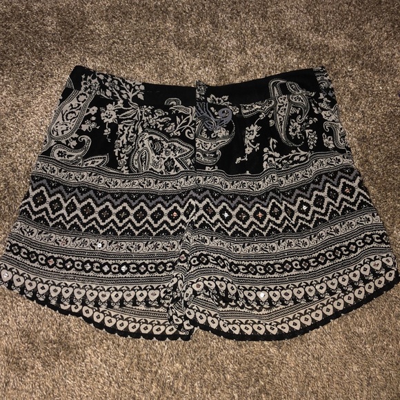 Black and white designed shorts! - Picture 1 of 2